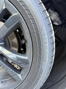 Bridgestone Alenza 235/50 R20 100V