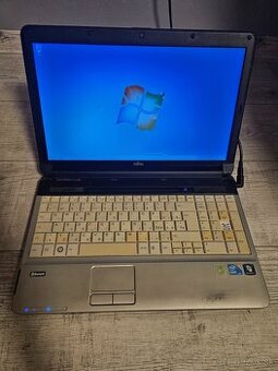 Fujitsu A530 4GB RAM, INTEL i3, 320GB HDD, WIN7 - 1