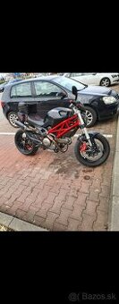 Ducati Monster 696