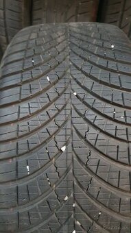 225/45 R17 94W GoodYear 4 Season