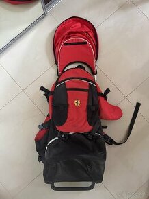 Turisticky nosic Ferrari