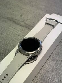 Samsung Galaxy Watch 4 Classic Silver - 1