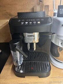 Automatický kávovar DeLonghi Magnifica Evo