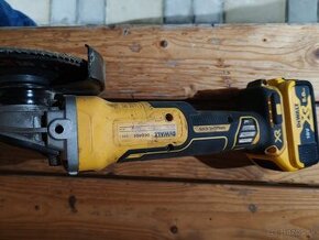 DCG405N DEWALT AKU BEZUHLÍKOVÁ 125MM ÚHLOVÁ BRUSKA BEZ BATER