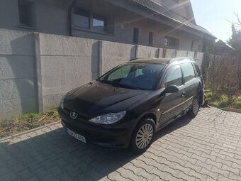 Predam Peugeot 206 na náhradné diely