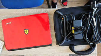 Starší imidžový notebook Acer Ferrari - zachovalý - 1