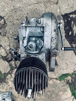 Jawa 250 motor - 1