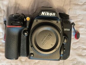 Nikon D7500