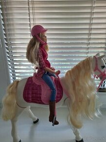 Bábika Barbie s tancujúcim koňom