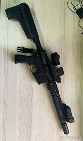 Predám Airsoft repliku AR-15 delta armory Alpha full upgrade - 1