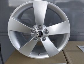 Alu 5 x 112 R17 originál ŠKODA + pneu.