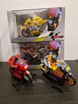 Motorky Moto GP na autodráhu