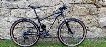 Celoodpružený Kross earth - Maxxis Rekon race 29×2,40