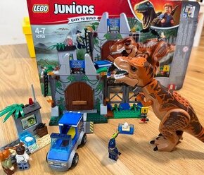 Lego 10758 Útek T-Rexa