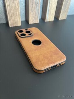 Kozeny kryt iPhone 15 Pro Letaher Case brown