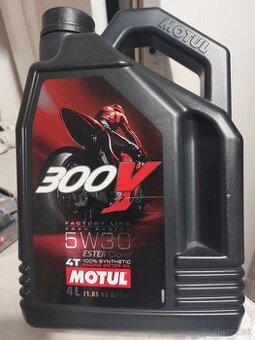 Motul - Motorový olej 300V 4T 5W30, 4L