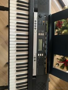 klávesy Yamaha psr E243 ako nové