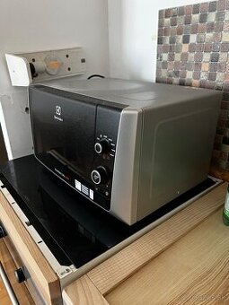 Mikrovlnná rúra Electrolux s grilom (1000 W)