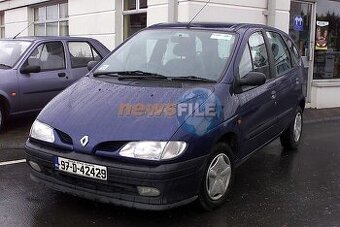 Predné svetlá a zadný kufor piate dvere Renault Scénic