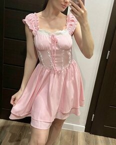 Krásne ružové krátke šaty - 1