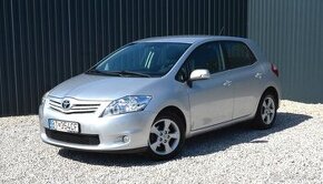 Toyota Auris 1.6 benzín, Automat, sezónne prezutie