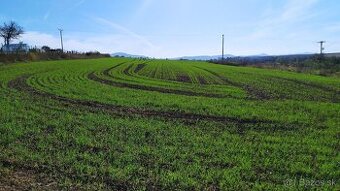 Veľký slnečný stavebný pozemok Kuzmice - investícia