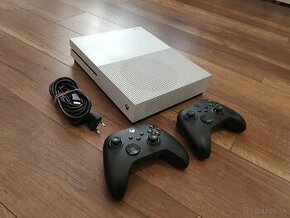 Xbox One S 1TB + 2 ovládače