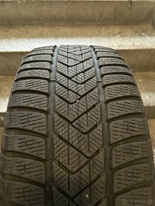 Predám zimné pneu 235/40/19 Pirelli