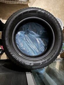 GOODYEAR ULTRAGRIP 9 205/60 R16