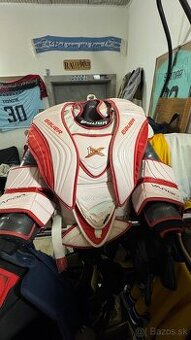 Bauer 1X XL a CCM Axis 2 XL brankárske vesty