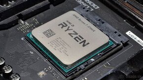 AMD Ryzen 3700X