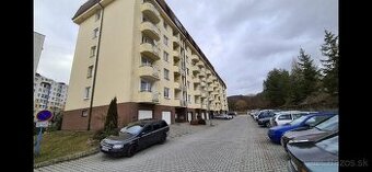 Predaj 3-izbového bytu (98 m²) – Dubnica, lokalita ÚČĶO