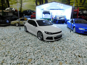 model auta VW Scirocco R biela farba Otto mobile 1:18 - 1