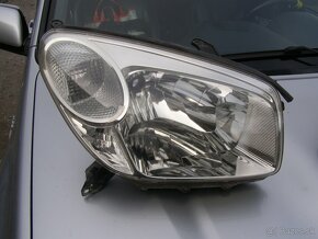 Predné reflektory Toyota RAV4