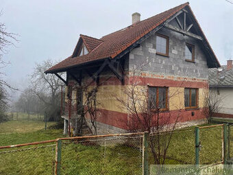 Dom s nedokončenou rekonštrukciou v obci Čeľovce. Nová cen