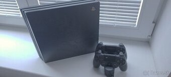 Predám PS4 slim 1TB HDD s dvoma ovládačmi.