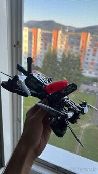 FPv custom dron 5” digitálny