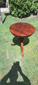 Starožitný stolík