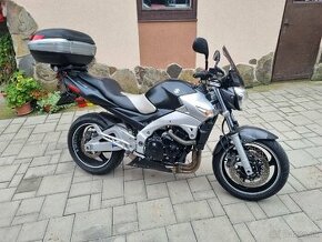 Suzuki gsr 600