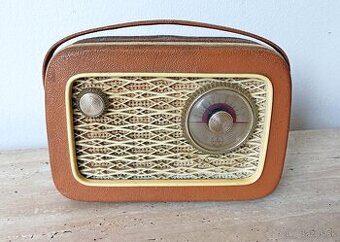 Staré přenosné tranzistorové rádio T2800, rok výroby 1958