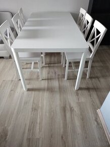 Predám veľký biely IKEA jedálenský stôl