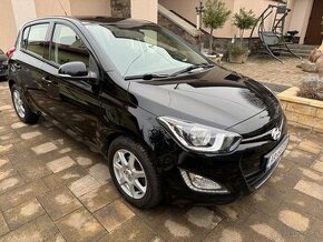 HYUNDAI i20 2013 benzín TOP stav