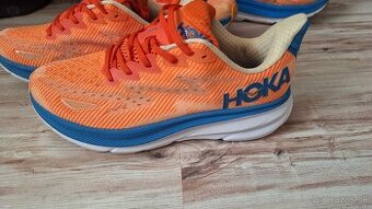 HOKA Clifton 9