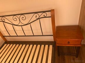 Kovová posteľ + nočný stolík