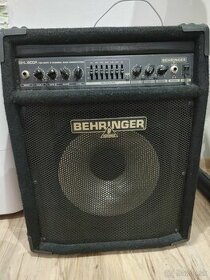 Basgitarové kombo behringer