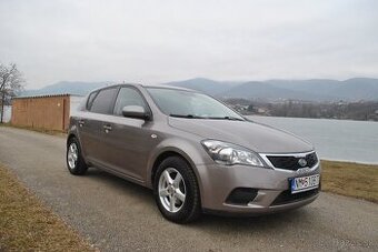 Kia Ceed 1.4 CVVT/ 121 000km /1 Majitel / Top stav