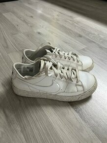 Nike tenisky