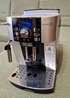 plne automaticky kavovar Delonghi magnifica