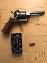 Predam historicky  revolver 7mm BEZ ZBROJAKU a registracie