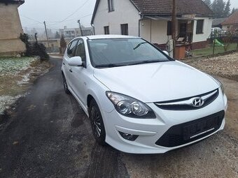 HYUNDAI I30 BENZIN 1,4 BENZIN ROK 2011